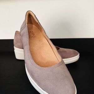 Naturalizer Women's Beige Slip-On Flats